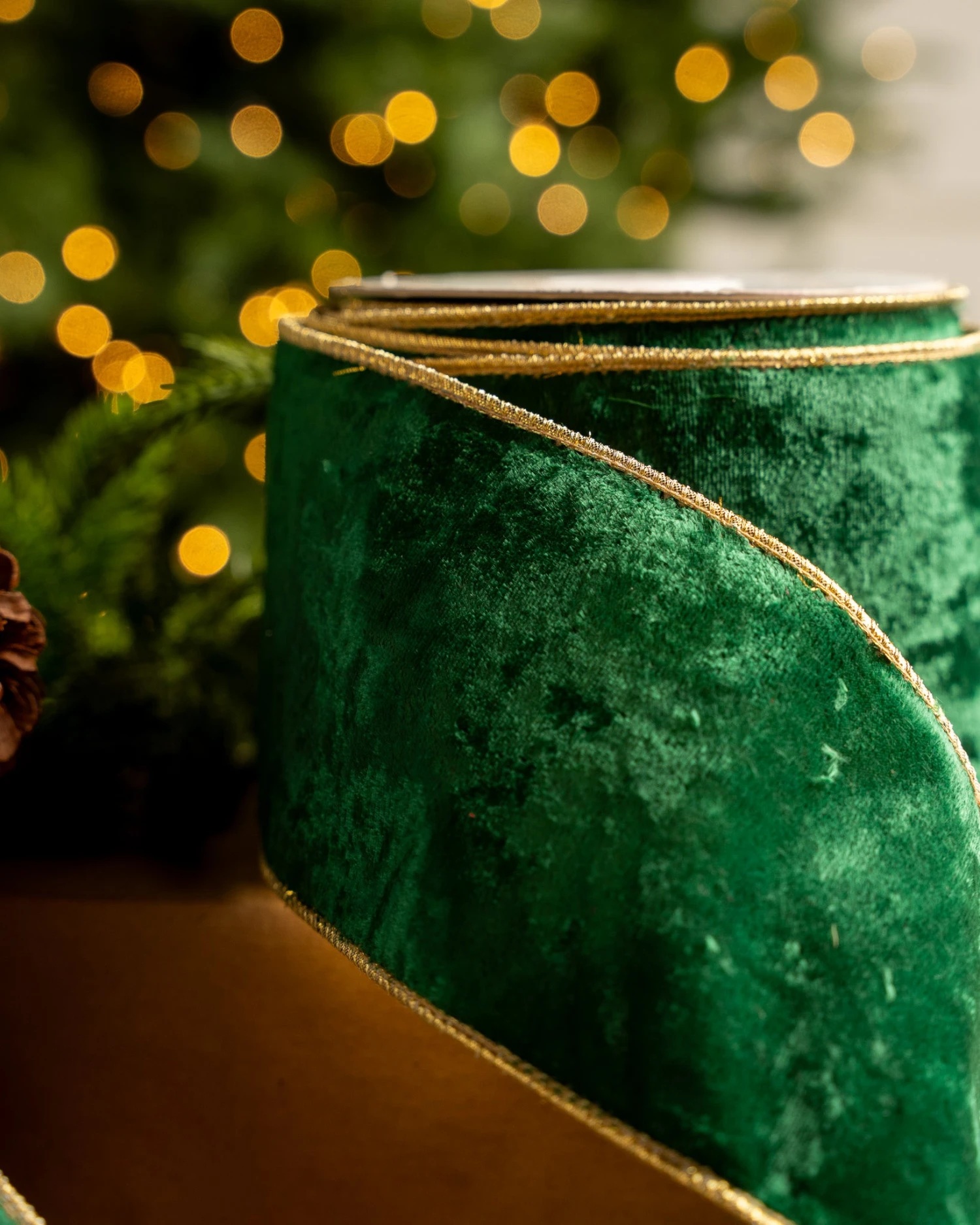 4" X10YD Emerald Velvet Ribbon With Gold Back & Edge - Image 2